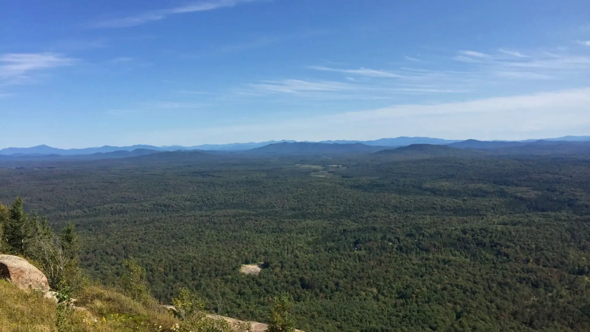 The view of a plain and distant mountains from Azure.