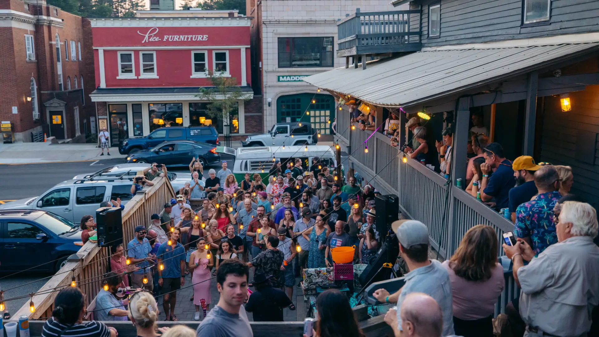 The crowd filling the patio