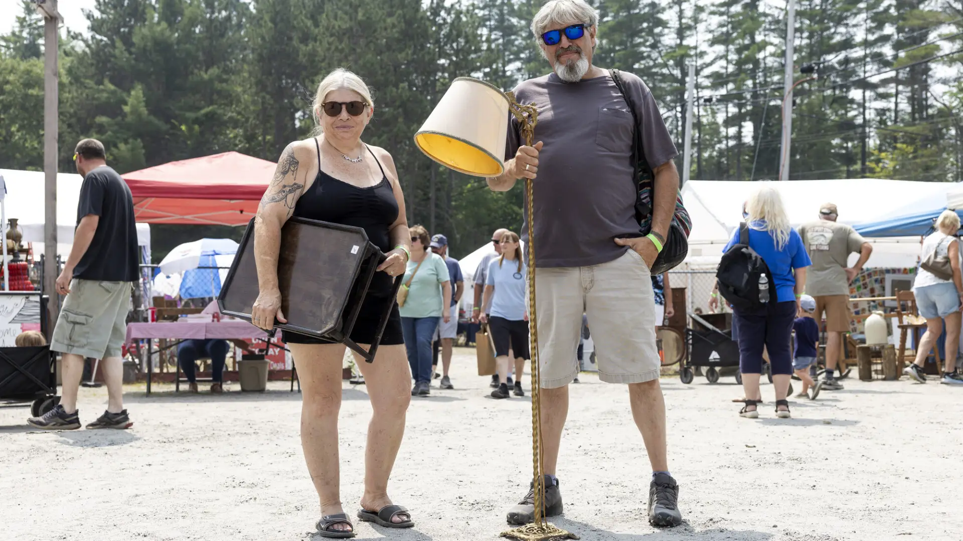 Brimfield shoppers