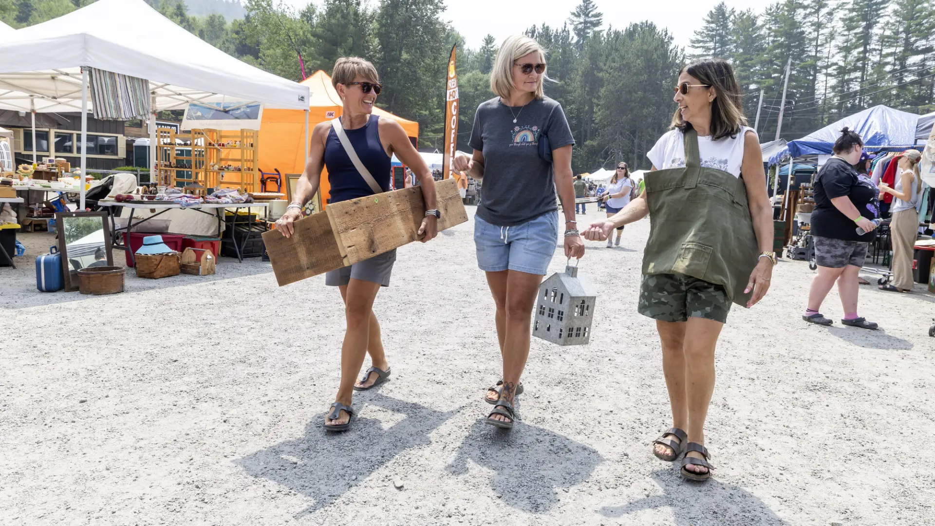 Brimfield shoppers