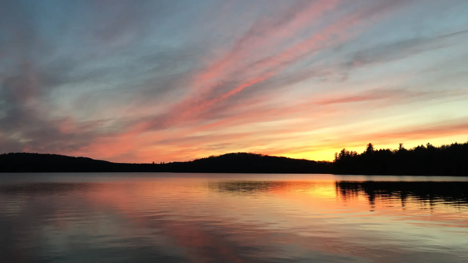 This clover-shaped lake is perfectly positioned for spectacular sunsets.
