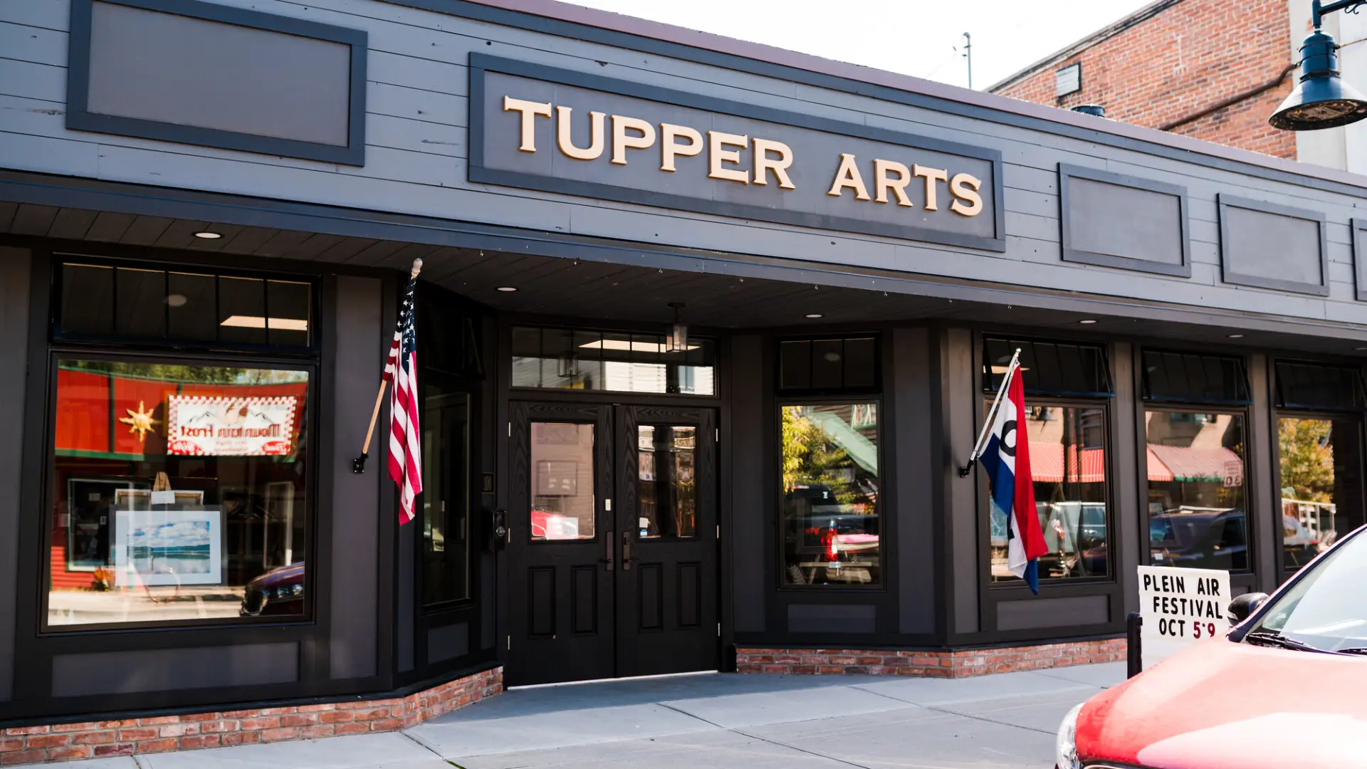 tupper arts street sign
