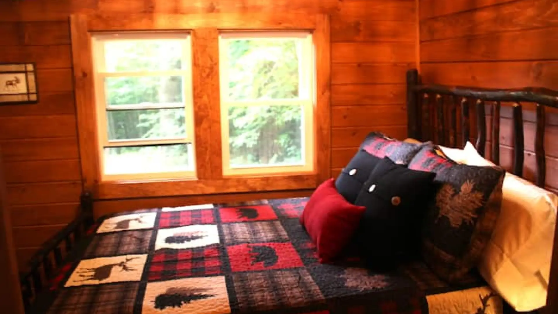 Overlooking the trees from the bed at Rockledge Cabins & Retreats 