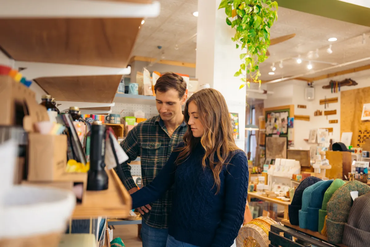 A couple shopping in Sarsnac Lake.