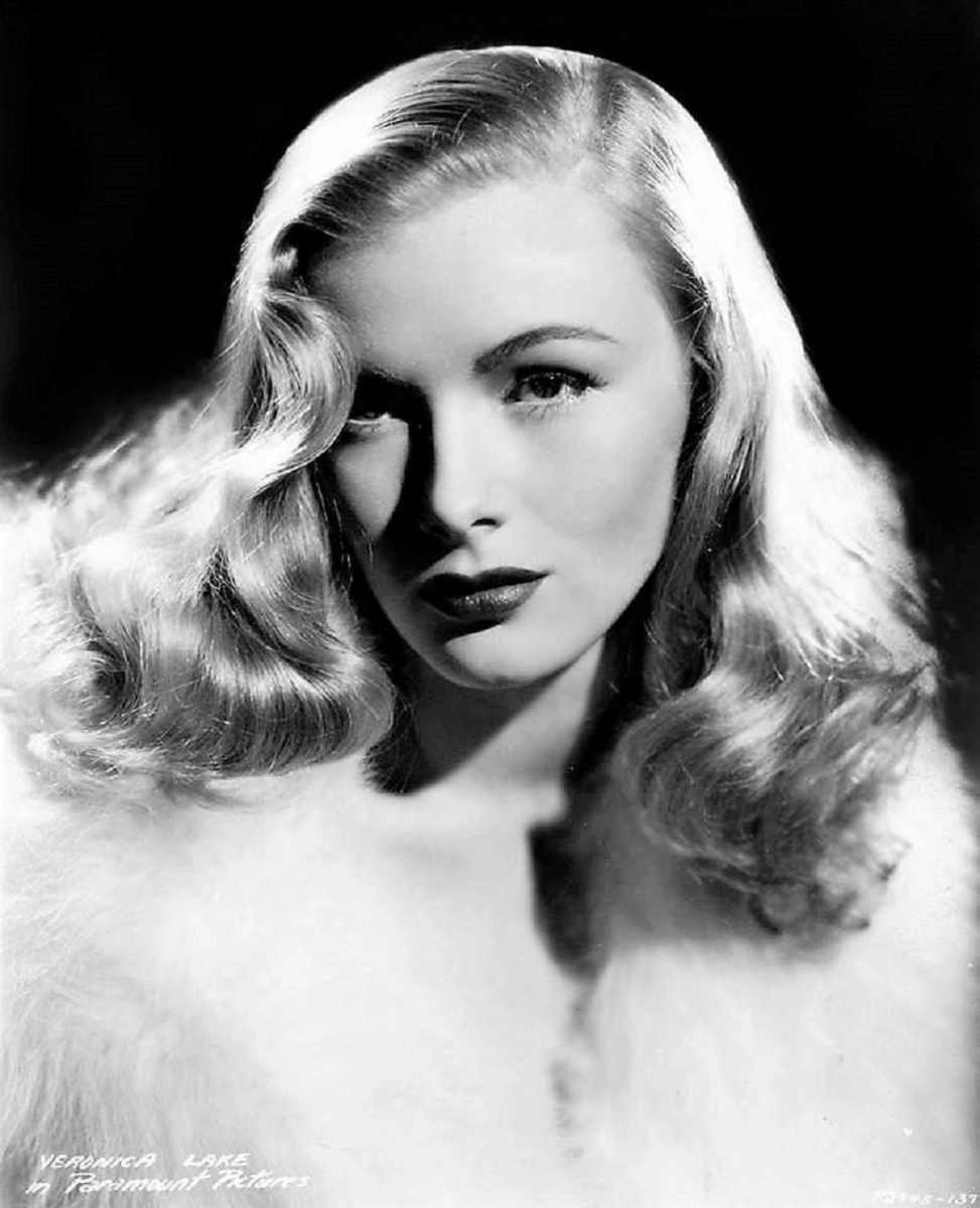 A black and white image of 1940s movie star Veronica Lake, who wears white fur and has long, blonde hair.