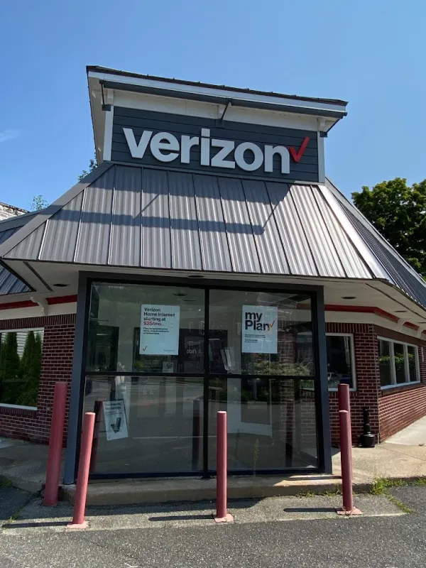 Exterior of the Verizon store
