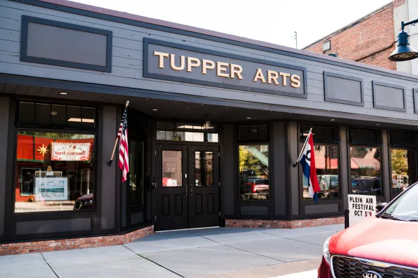 tupper arts street sign