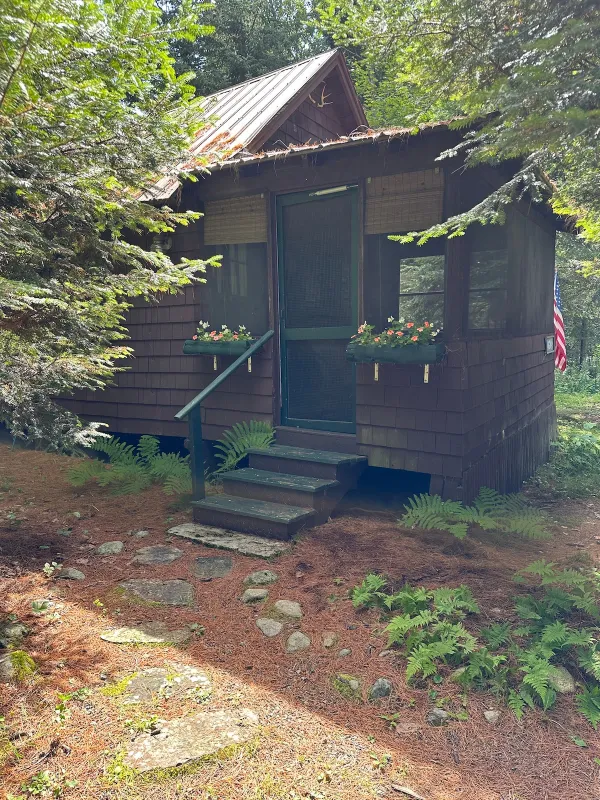 Exterior view of the entry to Rockledge Cabins & Retreats 